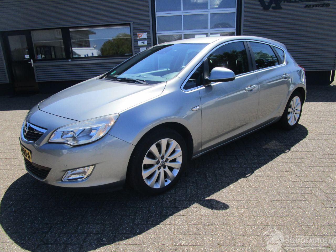 Opel Astra 1.4 Turbo Cosmo 5drs