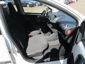 Peugeot 107 Active 5drs picture 3