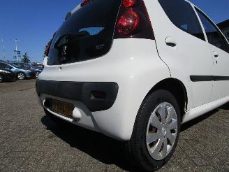 Peugeot 107 Active 5drs picture 20