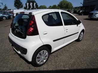 Peugeot 107 Active 5drs picture 5