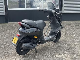 skadebil bromfiets Piaggio  Zip 50 4T 2015/3