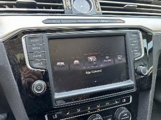 Volkswagen Passat Variant 2.0 TDI Connected Series Plus picture 25