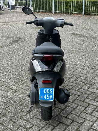 Piaggio  Zip 50 4T picture 4