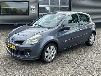 škoda osobní automobily Renault Clio 1.4-16V Dynamique Comfort 2006/8