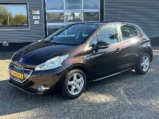 Auto incidentate Peugeot 208 1.4 e-HDi Active Automaat 1e eigenaar 2012/8