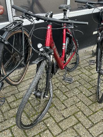 Overige  2x Trek Verve 2 EQ Lowstep 1x Cube Kathmandu picture 5