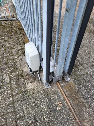 Overige  Elektrische schuifpoort + looppoort en 40m hekwerk picture 14