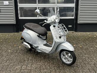 Vespa  Primavera 50 4T picture 1