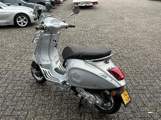 Vespa  Primavera 50 4T picture 5