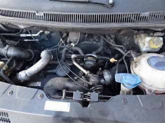 Volkswagen Transporter 2.5 TDI 300 Budgetline DC LET O P MOTOR LOOPT NIET 100% picture 21