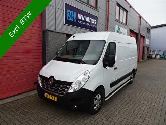 Vrakbiler auto Renault Master T35 2.3 dCi L2H2 airco omvormer standkachel 2015/2