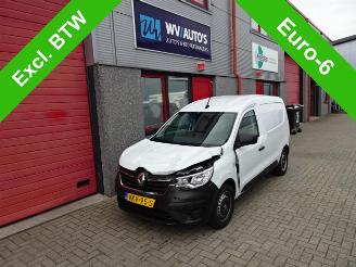 krockskadad bil auto Renault Express 1.5 dCi 75 Comfort airco nieuwmodel 2021/6