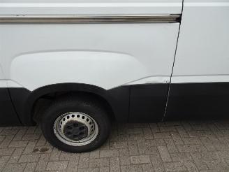 Iveco Daily 35S15V 2.3 352 H2 L 32zits airco 3500kg ahk picture 21