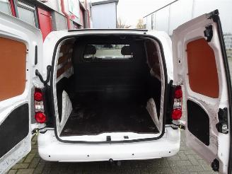 Peugeot Partner 120 1.6 BlueHDi 75 L1 Première navi airco picture 9