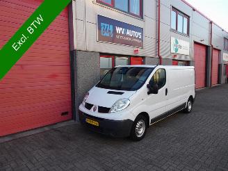 krockskadad bil bedrijf Renault Trafic 2.0 dCi T29 L2H1 airco 3 e versnelling stuk !!! 2009/11