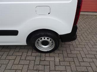 Peugeot Partner 120 1.6 BlueHDi 100 L1 Premium S&S airco picture 19