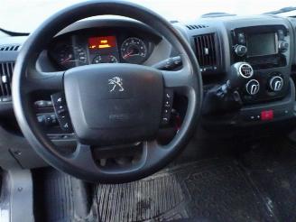Peugeot Boxer 330 2.2 BlueHDi 120 L2H1 Premium airco picture 17