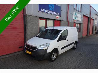 krockskadad bil auto Peugeot Partner 120 1.6 HDi 75 L1 XR airco camera schuifdeur 108841 km !!!!!!!!!! 2016/6