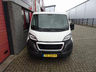 Peugeot Boxer 330 2.2 HDI L2H1 XT 3 zits airco picture 14