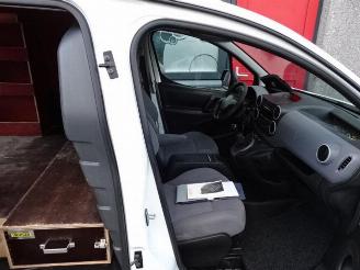 Peugeot Partner 122 1.6 e-HDI L2 XR airco inrichting imperiaal picture 17