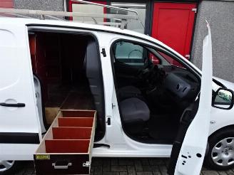 Peugeot Partner 122 1.6 e-HDI L2 XR airco inrichting imperiaal picture 3