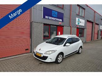damaged passenger cars Renault Megane 1.5 dCi Expression navi airco van uitvoering 2011/10
