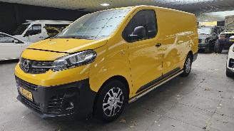 krockskadad bil bedrijf Opel Vivaro 2.0CDT, Lang, Motorschaden 2021/6