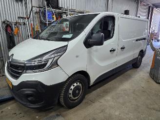 skadebil bedrijf Renault Trafic L2 H1 2.0 DCi Koppeling defect 2020/1