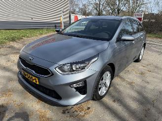 krockskadad bil auto Kia Ceed  2019/4