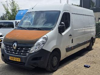 Vaurioauto  passenger cars Renault Master 125 KW 2017/6