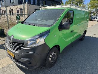 krockskadad bil bedrijf Renault Trafic  2018/2