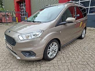 Vaurioauto  passenger cars Ford Tourneo Courier  2020/9