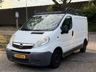 krockskadad bil auto Opel Vivaro  2008/6