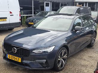 damaged passenger cars Volvo V-90 B5 Automaat Plus Dark 184KW Motor defect 2023/2