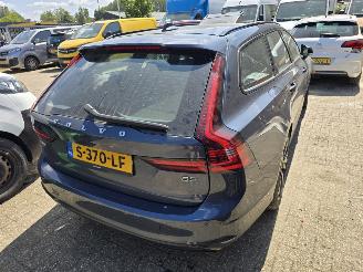 Schadeauto Volvo V-90 B5 Automaat Plus Dark 2023/2