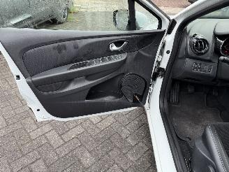Renault Clio 0.9 TCe Intens Hatchback 5-dr. picture 24