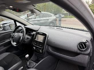 Renault Clio 0.9 TCe Intens Hatchback 5-dr. picture 22