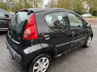 Peugeot 107 1.0-12V Urban Move AIRCO Hatchback 5-dr. picture 24