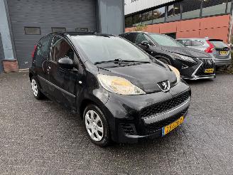 Peugeot 107 1.0-12V Urban Move AIRCO Hatchback 5-dr. picture 6