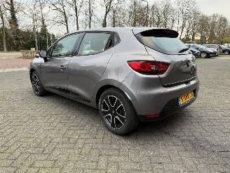 skadebil auto Renault Clio 0.9 TCe Authentique  Hatchback 5-dr. 2013/12