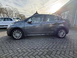 Peugeot 208 1.2 PureTech Allure (Hatchback 5-dr.) picture 2