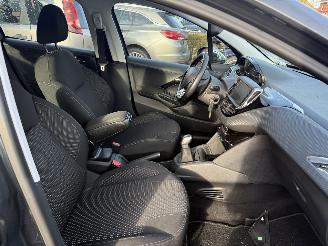 Peugeot 208 1.2 PureTech Allure (Hatchback 5-dr.) picture 17