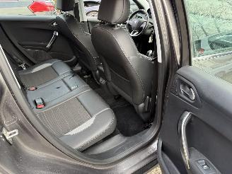 Peugeot 2008 1.2 PureTech Féline (SUV 5-dr.) picture 23