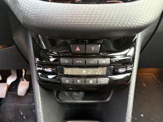 Peugeot 2008 1.2 PureTech Féline (SUV 5-dr.) picture 16