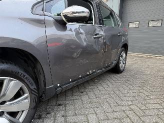 Peugeot 2008 1.2 PureTech Féline (SUV 5-dr.) picture 29