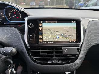 Peugeot 2008 1.2 PureTech Féline (SUV 5-dr.) picture 15