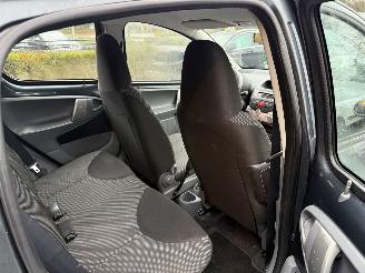 Toyota Aygo 1.0-12V Comfort (Hatchback 5-dr.) picture 12