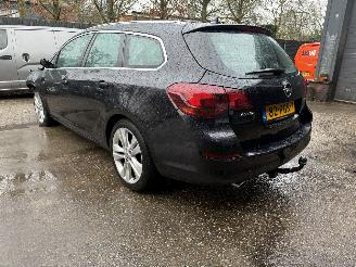 Schadeauto Opel Astra 1.4 Turbo Sport 2011/1