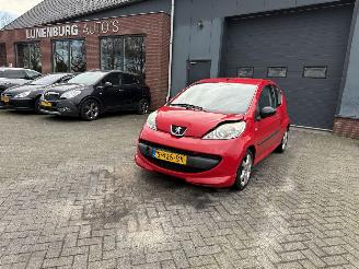 krockskadad bil auto Peugeot 107 1.0-12V XR AIRCO  (Hatchback 3-dr.) 2009/8