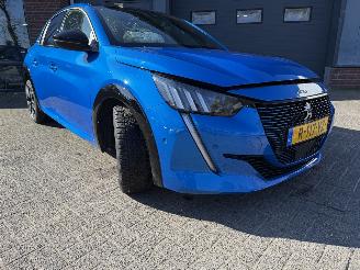 Vaurioauto  passenger cars Peugeot 208 EV GT Pack 50 kWh  PANORAMADAK  (Hatchback 5-dr.) 2022/12